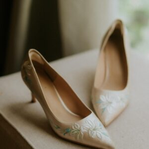 Home wedding shoes, white shoes, women shoes, beautiful, wedding, cloud, closeup